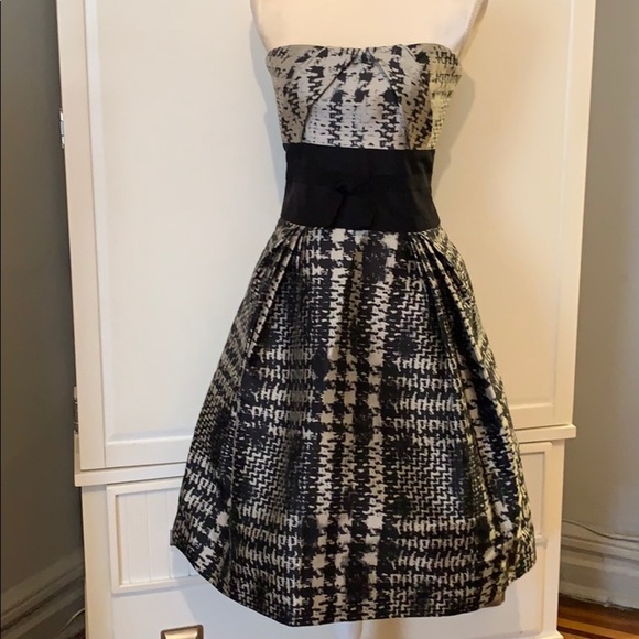 Carolina Herrera Dresses & Skirts - NWT CAROLINA HERRERA VINTAGE DRESS😍